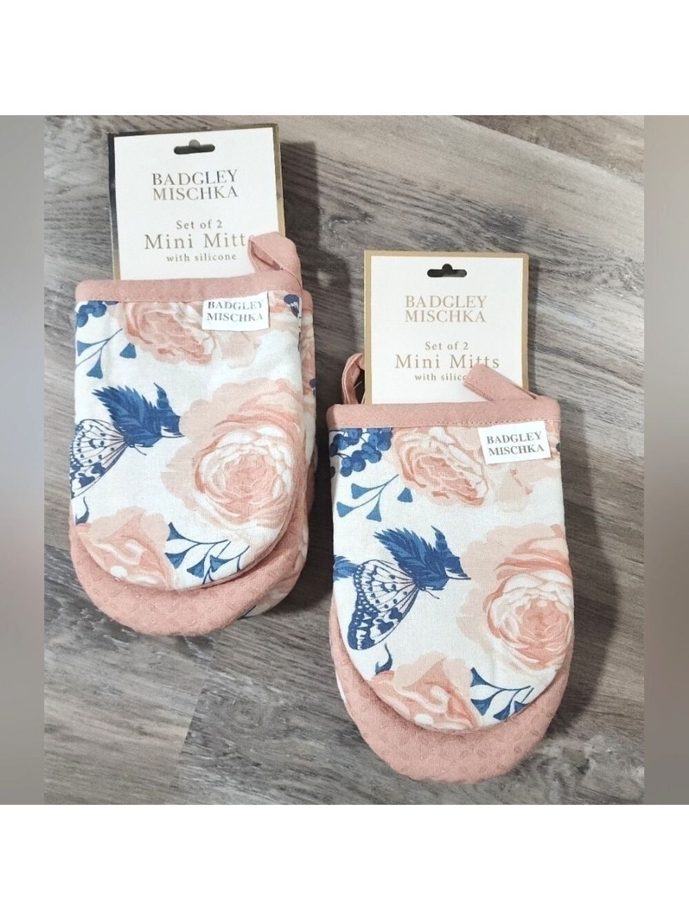 Badgley Mischka 2 Sets of Mini Oven Mitts - New With Tags